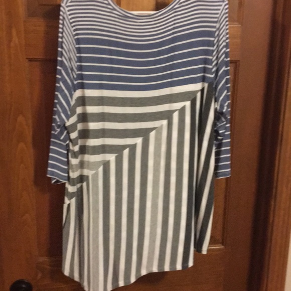 Striped tunic, asymmetrical hem, 2X - Picture 4 of 5